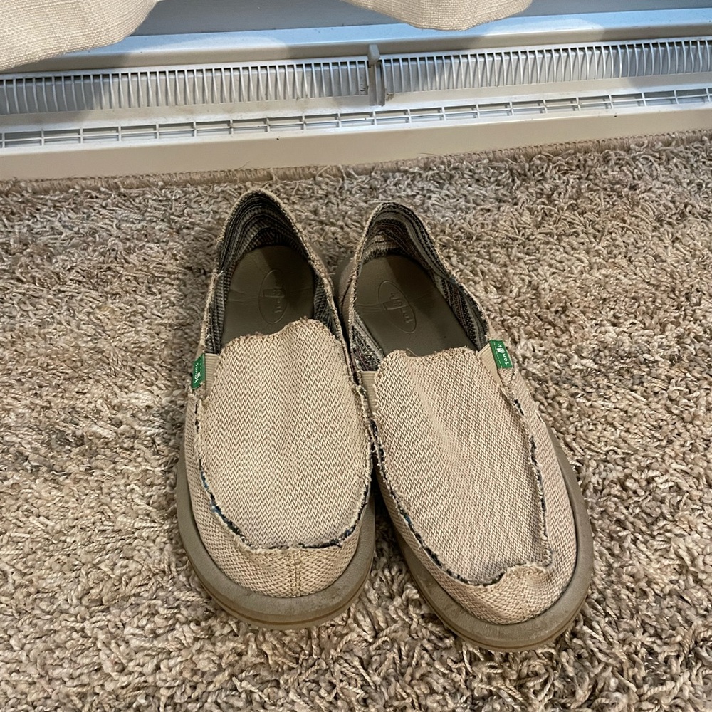 Womens natural sanuks used size 9